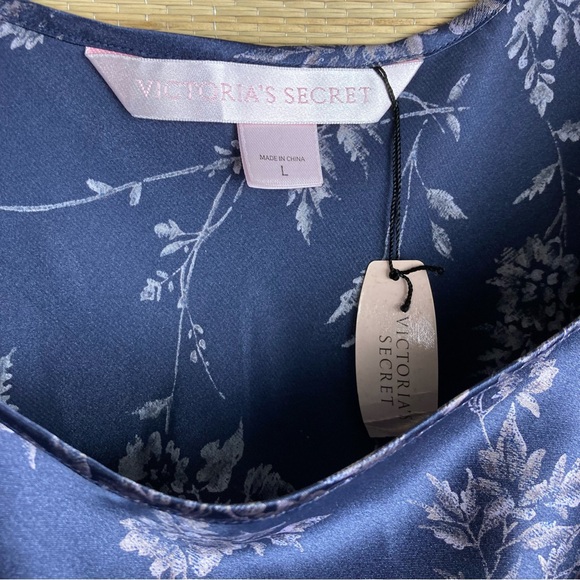 NWT Victoria's Secret Sleeveless Silk Shell / Blue Batik Size L - Picture 4 of 7